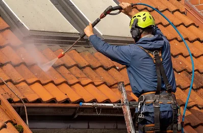 Démoussage et hydrofuge de toiture à Saint-Gravé